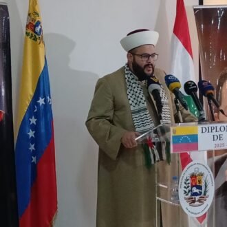 التجمع يشارك في الوقفة التضامنية مع فنزويلا